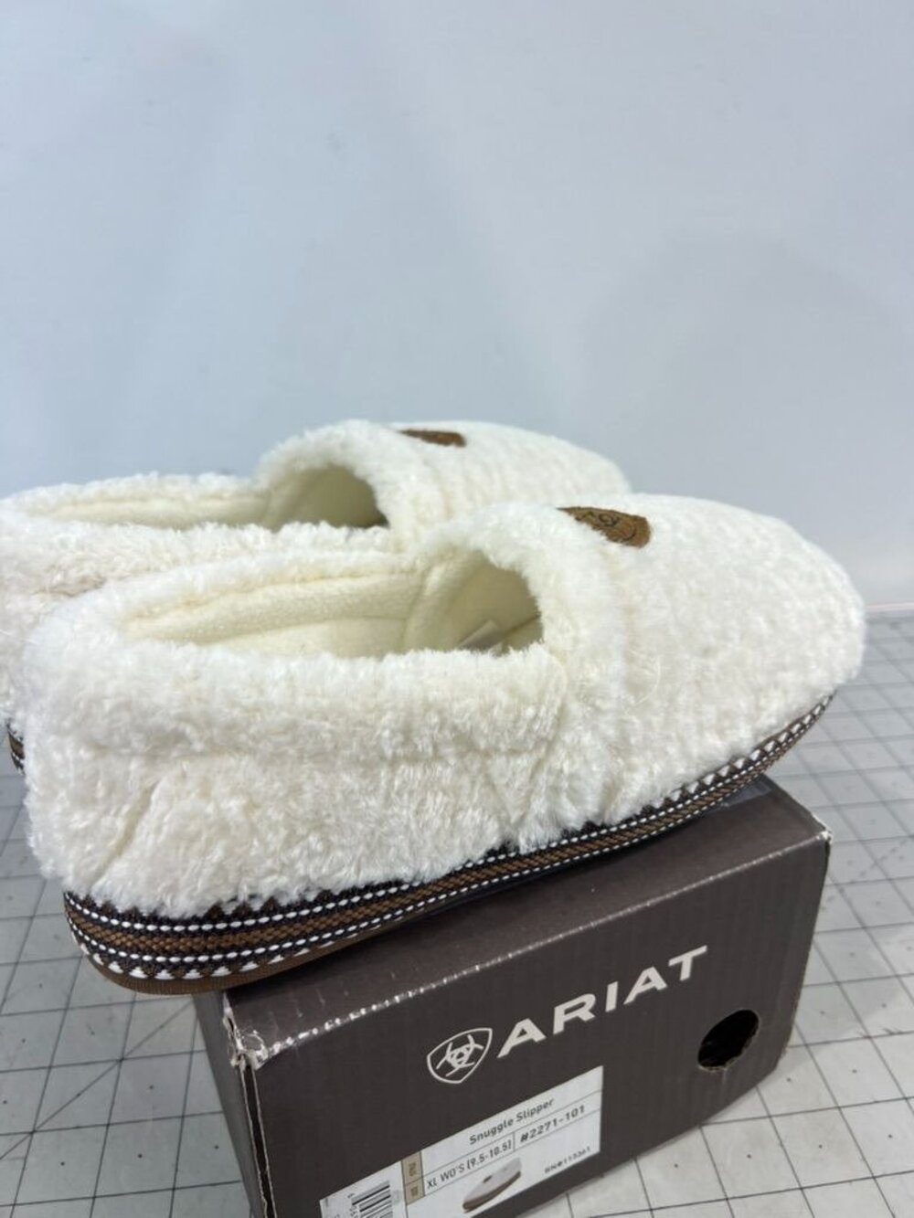 Ariat Women's Snuggle Slippers Appaloosa XL (9.5-10.5) #2271-101 New - Picture 4 of 9